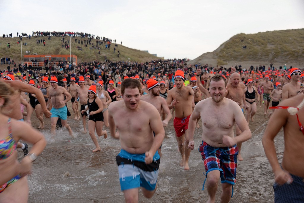 ../Images/Nieuwjaarsduik Nederzandt 2016 032.jpg